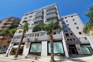 Ten Apartment, Brindisi