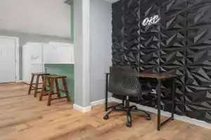 OKC Casita - Newly Remodeled, Modern 2 BR home - Family and pet friendly Plus Hot tub Guest house, Oklahoma City