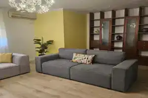 Spacious Modern Apartment in Prime Location, Tirana