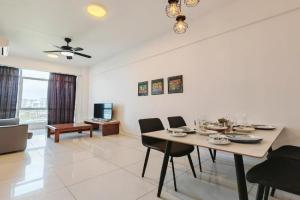 Sutera Avenue Rooftop Infinity Pool KK Infini Stay Apartments, Kota Kinabalu