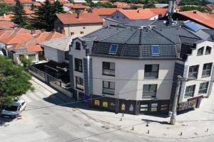 Fenix Apartments, Vrane