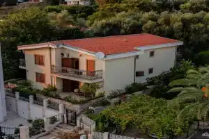 Villa Botanicus, Petrovac