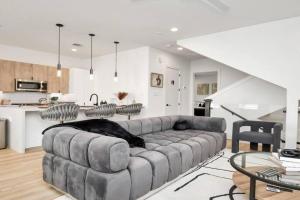 Chateau de Amour- Exquisite Townhouse - Medical Center, Downtown HTX, Houston