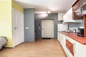 Peaceful studio with desk & free parking near city center, Tallinn