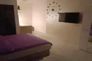 Night-DUBLE MM 2 Apartments, Leskovats