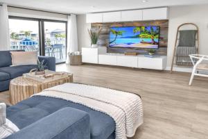 Ocean Shores Villa 1 in with pool & boat slip, Key Largo