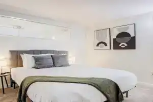 2BR CozySuites with Direct Skybridge Access #10, Indianapolis