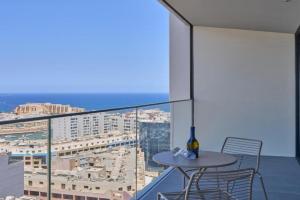 Mercury Tower Apartment with Stunning Sea Views, Pembroke