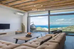Evie's Oasis Villa, Ixia