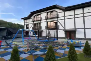 Guest Apart, Polyana