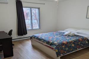 Harmony room near Metro Monk station with Self Check-in, Montreal