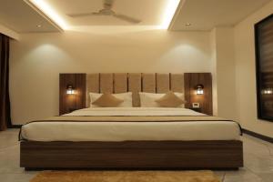 SNJ Taj Grand Hotel, Agra