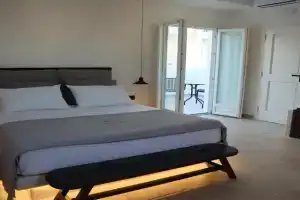 Santozen Suites, Fira