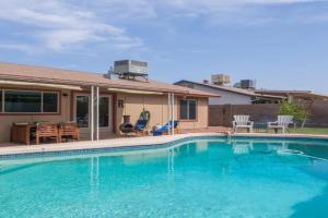 Charming House Pool Near Kiwanis Park Freeways, Phoenix