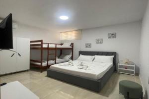 DIA Beach Room 2, Vlore
