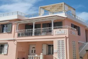 Bella Bianca , 200m from central square Apartments, Argostoli
