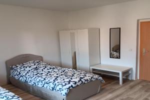 Crew Quartier ALL-INCLUSIVE Serviced Apartments 3 Schlafzimmer mit Küche, Bad Waschmaschine, Flat TV, WiFi, usw in Leuna, Merseburg