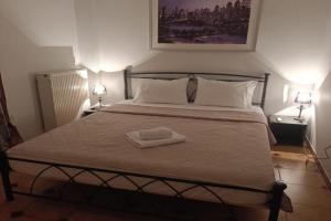 Anatoli's Apartment, Artemida