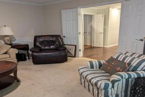 NEW! Stately 3BR25BA near Rockwood Guest house, Durham