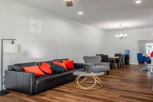 2 Houses for Large Groups Near NRG, Toyota Stadiums, Houston