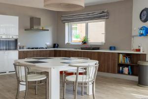 Our happy place by the beach - Apartments, Marsalforn