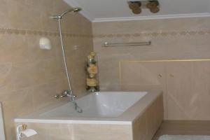 Room Centro shared bathroom Wifi, Santander
