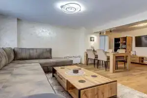 Rhodope Escape - Modern 1BR Apartment with Balcony & Free Parking, Smolyan