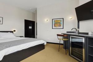 Logan Square SRO Hotel, Chicago