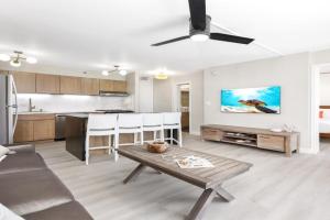 NEWLY Remodeled 19Fl Ocean Views, Steps to Beach! Apartments, Honolulu