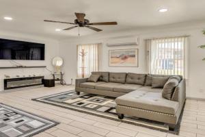 2 Mi to SoFi Stadium Updated Home! Guest house, Inglewood