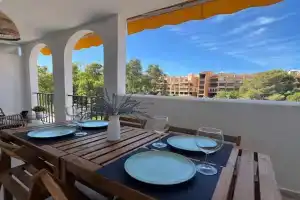 Elegante y luminoso apartamento de playa, Mijas