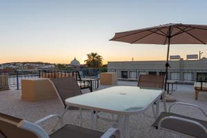 Central City-View Apartment for 7, Mytilini