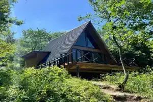 Villa Hideaway - Secluded A-Frame Stay, Sighnaghi