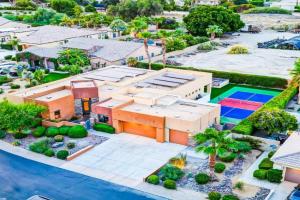 Breakfast Club 100K Game Room, Indio