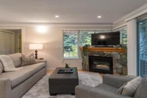 1BR in Sunpath, Epic Village Location, Private Patio, Pool and Hot Tub, Parking, Whistler