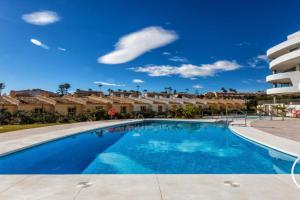 ViVi Homes - Emerald Pool, Sea View, Gym & Sauna Apartments, Fuengirola