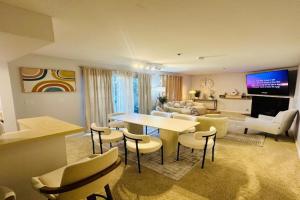 Mid-City Charm 2BR Near LAs Hotspots! Apartments, Glendale