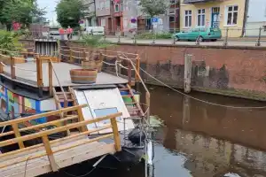 Schute "Kunstkudder" im Hansehafen Hotel, Stade