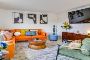 Albuquerque Retreat with Hot Tub - Central Location! Guest house, Albuquerque