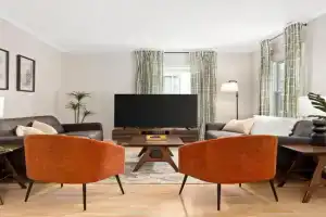 Cozy Mid Century Oasis with 2 KING beds Guest house, Peoria