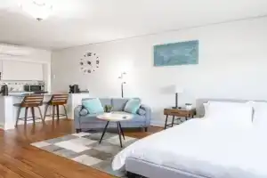 CITY VIBES - Modern Suite in the heart of Downtown Apartments, Peoria