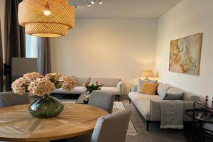 Suite Nr 3 - J26 LUXURY APARTMENT, Jauniela 26 Old - Great View & Top Location - 2 Bedrooms - 80 m2, Riga