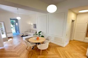 Detached house,with courtyard and fast Wi-Fi in the city centre, Kalamata