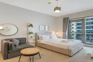 Walk to JBR Beach I Marina Studio Stay I Wi-fi, Dubai