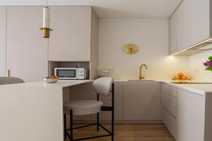 "M&D ApartmentsLviv"- White Great Britain, Lvov