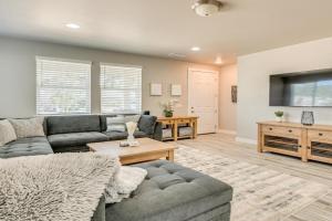 Family-Friendly Home Near Hiking Trails! Guest house, Flagstaff
