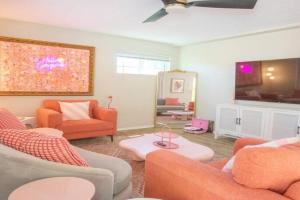 50 Shades of Pink-Private Hot Tub! Guest house, Albuquerque