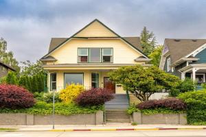 Charming Capitol Hill Craftsman Guest house, Seattle