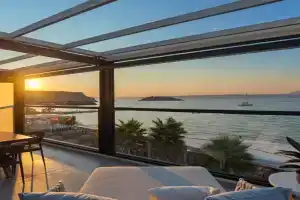Peristeres Luxury Apartment Next To The Sea - BY APOKORAS VILLAS, Almirida