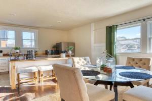 Stay - Laurelhurst Dream on Restaurant Row - 97 WalkScore Guest house, Portland